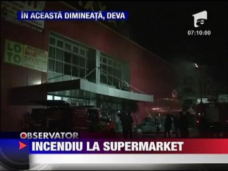 Incendiu la un supermarket din Deva