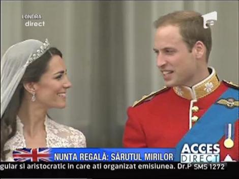 Printul William si Kate Middleton, sarut discret la balcon