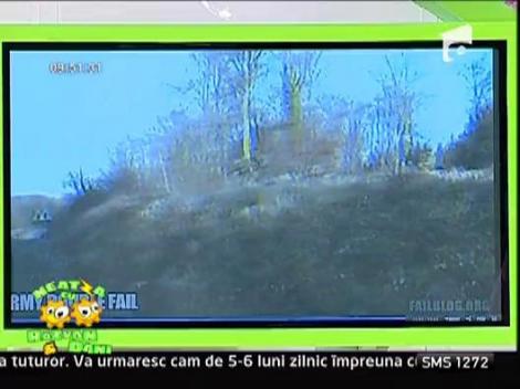 Uite-i pe soldatii impiedicati