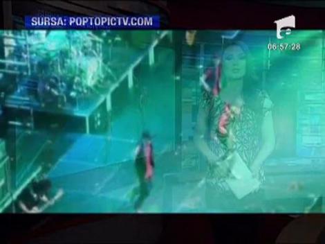 Justin Bieber, atacat cu oua la un concert