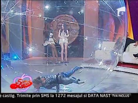 Numar de contorsionism in balon!