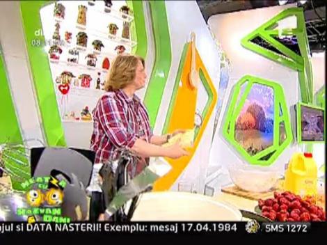 Vladutz a pregatit papanasi cu dulceata de capsuni