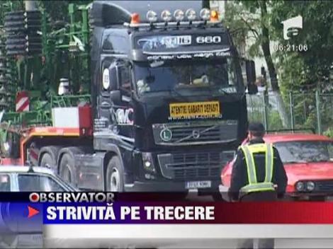 IMAGINI SOCANTE! Strivita pe trecerea pentru pietoni