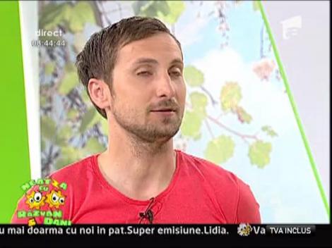 Ellie White la Neatza