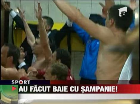 Au facut baie cu sampanie
