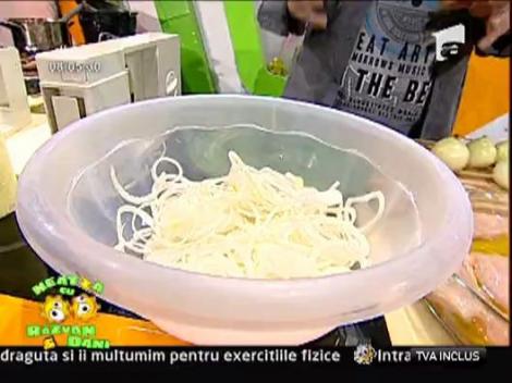 Vladut gateste "Bami-goreng"