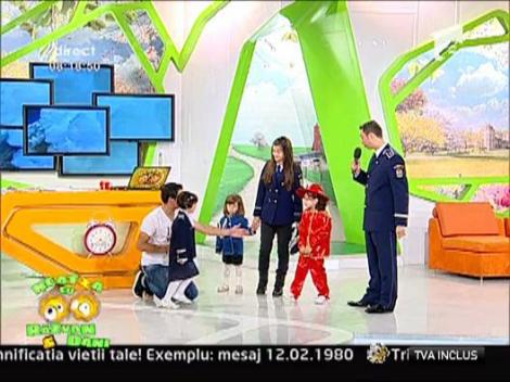 Politisti in miniatura la Neatza