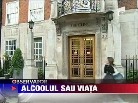 VIDEO! Amy Winehouse, scoasa din casa pe targa