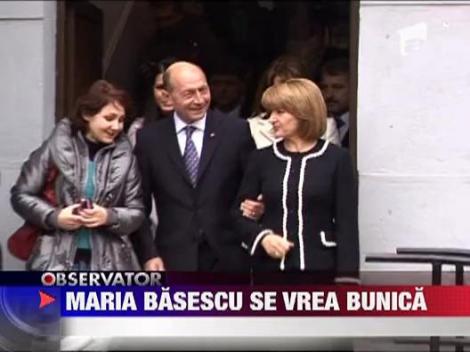 Maria Basescu isi indeamna fetele sa-i faca nepoti