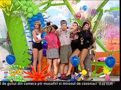 Razvan, Dani, Senzual si Pin Up Girls se joaca in platou