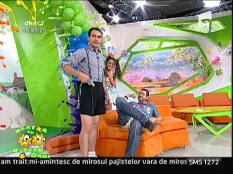 Razvan ii schimba scutecele lui Puberu