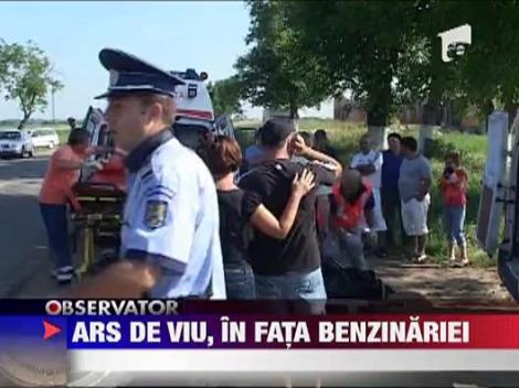 Ars de viu, in fata benzinariei