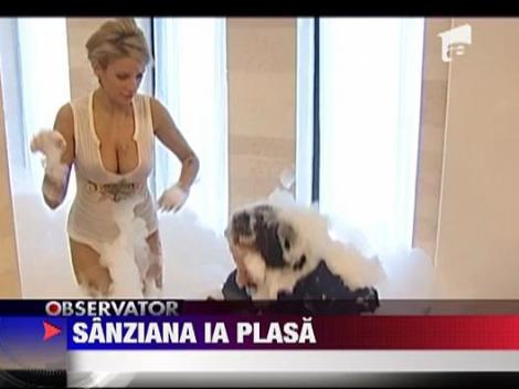 Sinzianei Buruiana a ramas blocata intr-un dus, dezbracata