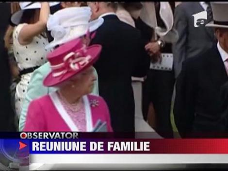 Familia regala britanica s-a reunit pe hipodrom