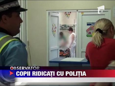 Copii ridicati cu politia din cauza paduchilor
