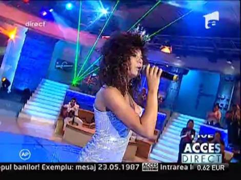 Sorina de la Senzual canta "Simply the best"