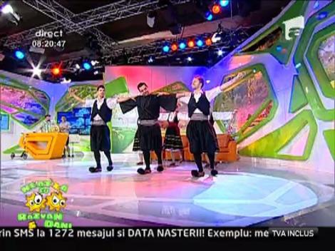 Ansamblul de dansuri traditionale grecesti Ellas