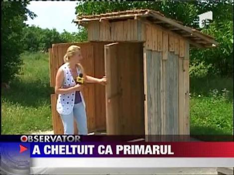 UPDATE / A dat 90.000 de lei din bani publici pentru un WC din scanduri!