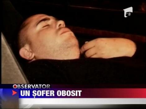 Un sofer beat a intrat cu masina intr-o sectie de politie