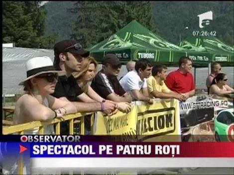 Spectacol pe patru roti