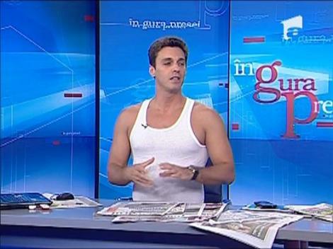 Mircea Badea prezinta emisiunea in maieu