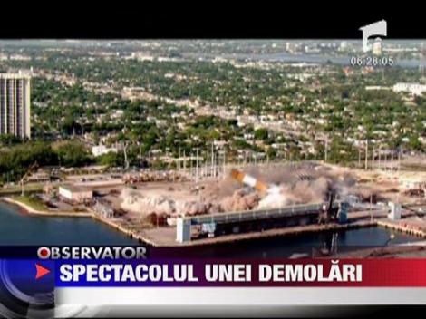 Spectacolul unei demolari