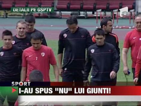 Dinamo are 2 antrenori