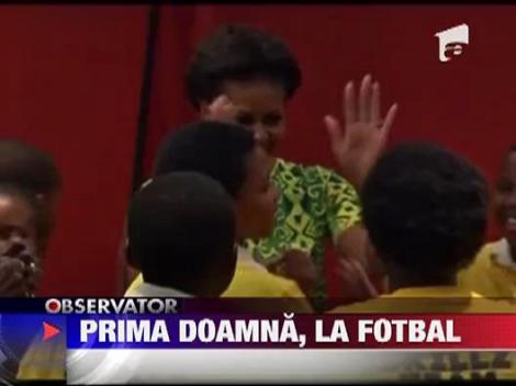 Michelle Obama a facut un scurt antrenament de fotbal in Africa de Sud