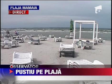 Vremea rea a alungat toti turistii de pe plaja