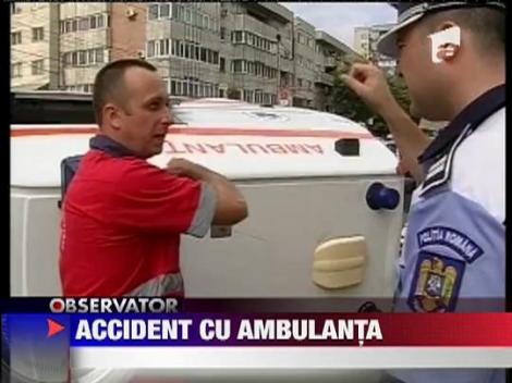 Accident spectaculos in  Iasi: Ambulanta rasturnata de un taxi
