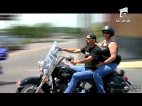 SUA: Un motociclist care protesta fata de obligatia de a purta casca a murit dupa ce s-a lovit cu capul de asfalt