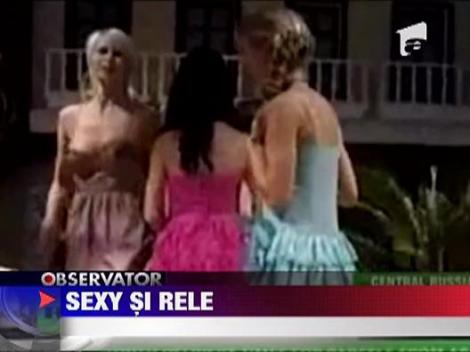 Paruiala ca-n filme intre doua manechine din Rusia ‎