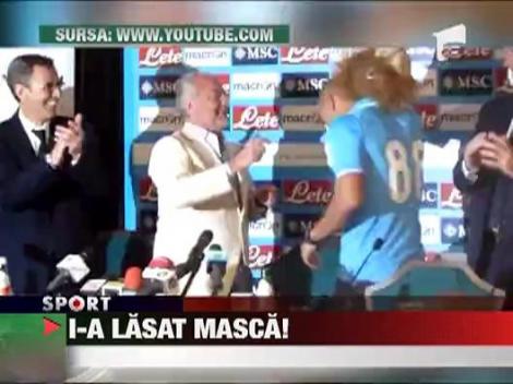 Napoli si-a prezentat oficial un jucator cu masca pe fata