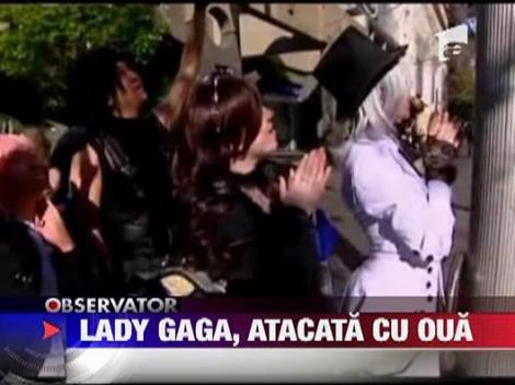 Lady Gaga, atacata cu oua