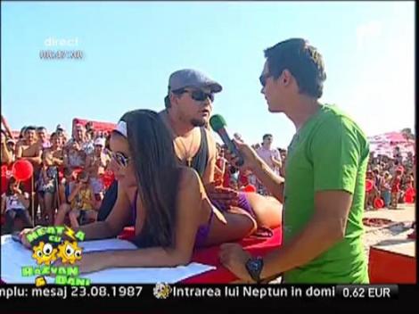 Vecina Roxana pe masa de masaj