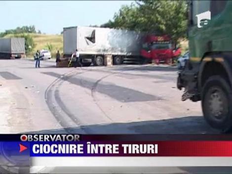 Ciocnire intre doua TIR-uri la intrarea in Falticeni