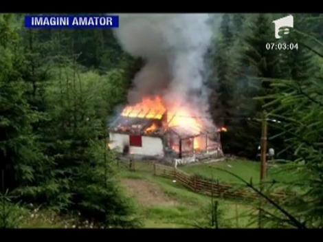 Incendiu provocat de fulger