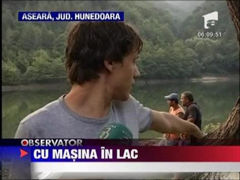 A murit dupa ce a ajuns cu masina intr-un lac