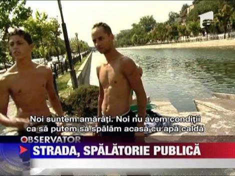 O intreaga familie a blocat un bulevard ca sa-si curete hainele