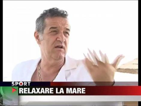 Becali se relaxeaza la mare