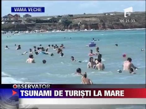 Tsunami de turisti la mare