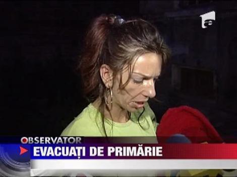 Evacuati de primarie