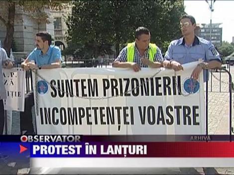 Protest inedit al politistilor la Ministerul de Interne ‎