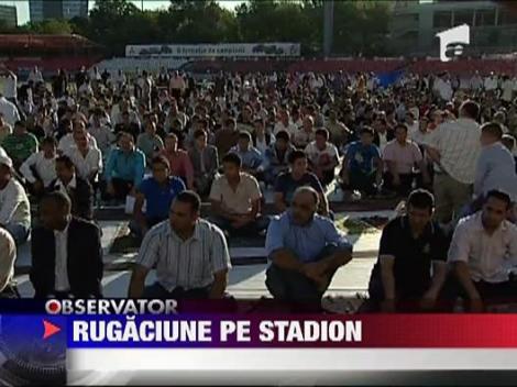 Mii de musulmani au invadat Stadionul Dinamo din Bucuresti ‎