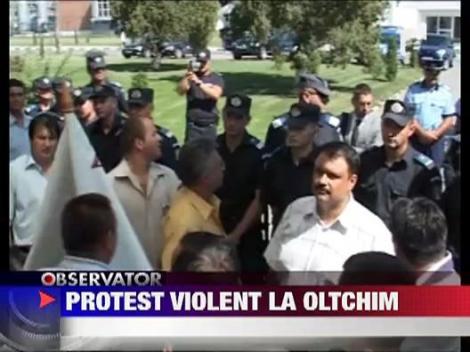 Proteste violente la Combinatul Oltchim din Ramnicu Valcea