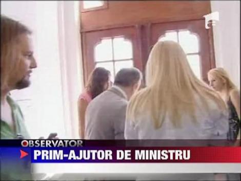 O adolescenta a lesinat sub ochii ministrului Elena Udrea ‎