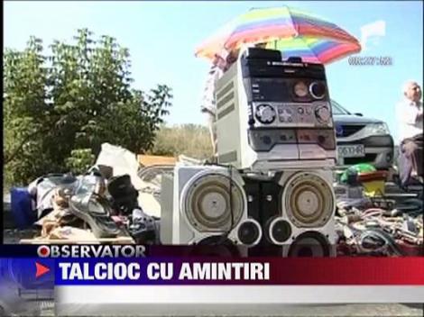 Zeci de batrani se strang in fiecare weekend in targul de vechituri