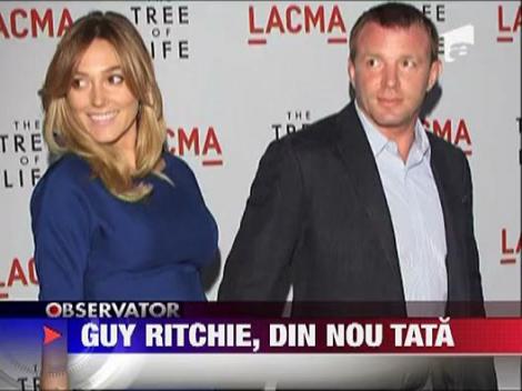 Guy Ritchie a devenit din nou tata