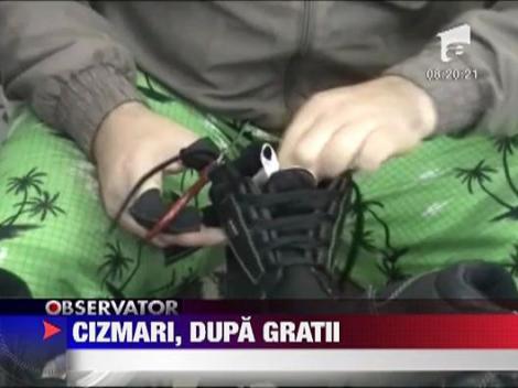 Detinutii de la Drobeta Turnu Severin confectioneaza incaltaminte