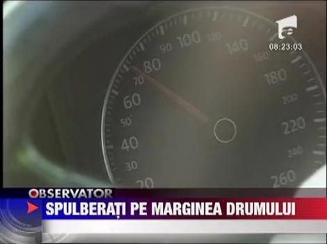 Doi batrani au murit spulberati de o masina pe drumul European 583